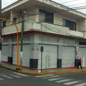 Renta Local Comercial en Esquina Calle 3