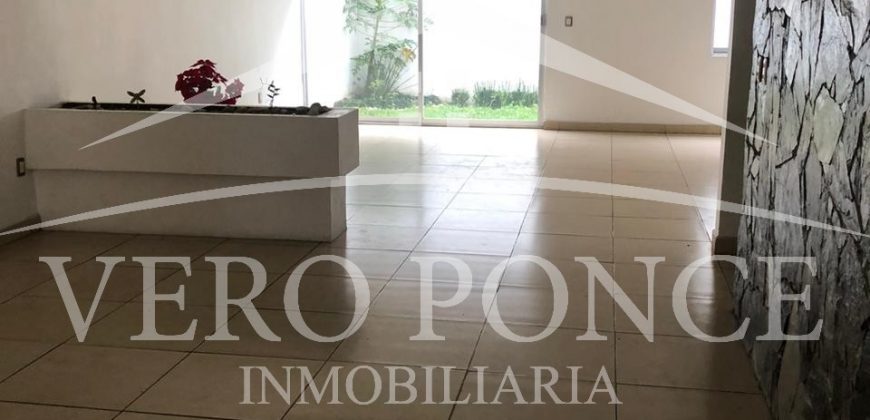 (Rentada) Fraccionamiento Virginia / Casa en Renta (20-38)