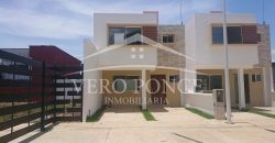 (Rentada) Fraccionamiento Privado / Casa Nueva en Renta (20-82)