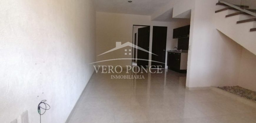 (Rentada) Fraccionamiento Las Palmas / Casa en Renta (20-210)