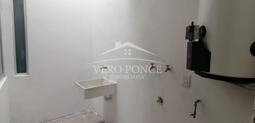 (Rentada) Fraccionamiento Las Palmas / Casa en Renta (20-210)