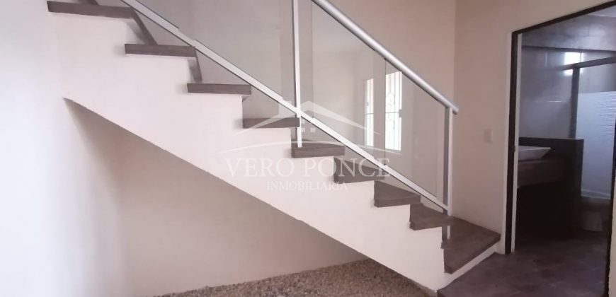 (Rentada) Fraccionamiento Las Palmas / Casa en Renta (20-210)