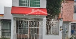 (Rentada) Fraccionamiento Santa Clara / Casa en Renta (20-244b)