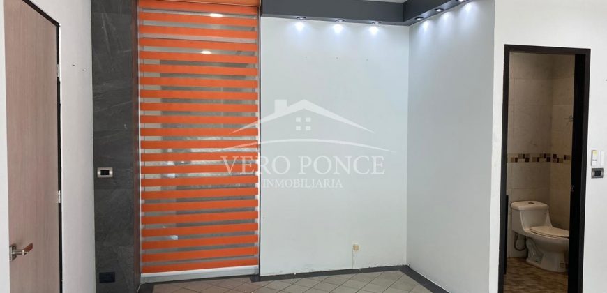 (Rentado) Zona Plaza Crystal / Local en Renta (20-300)
