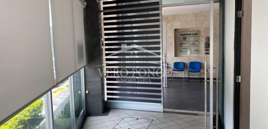 (Rentado) Zona Plaza Crystal / Local en Renta (20-300)