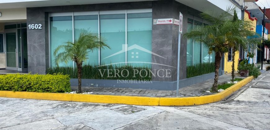 (Rentado) Zona Plaza Crystal / Local en Renta (20-300)