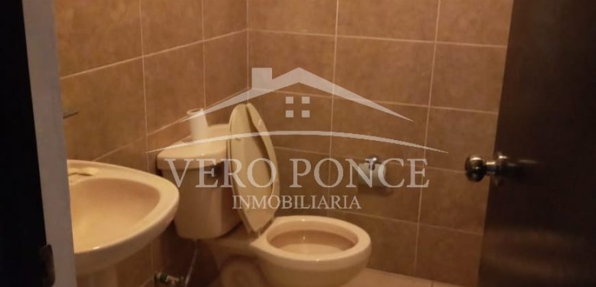 (Rentada) Fraccionamiento Tulipanes / Casa en Renta (20-424)