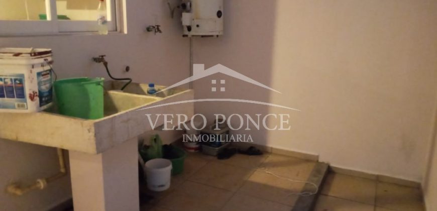 (Rentada) Fraccionamiento Tulipanes / Casa en Renta (20-424)