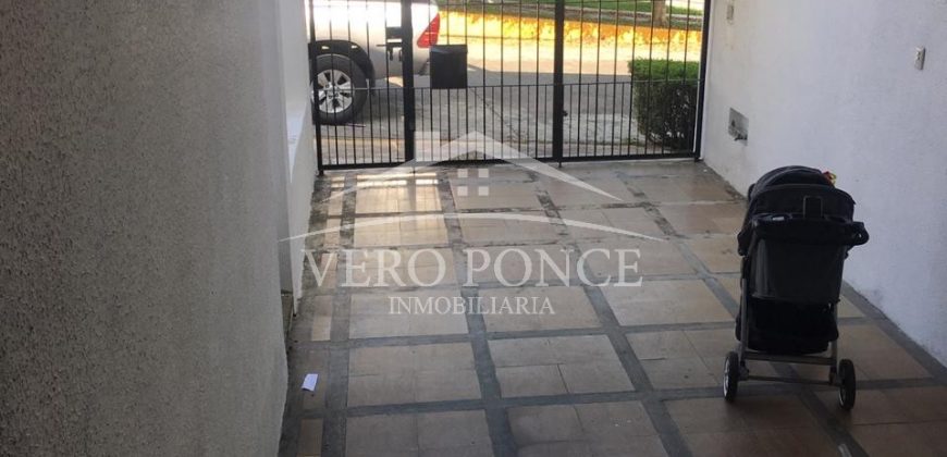 (Rentada) Fraccionamiento Elizabeth / Casa en Renta (20-458)