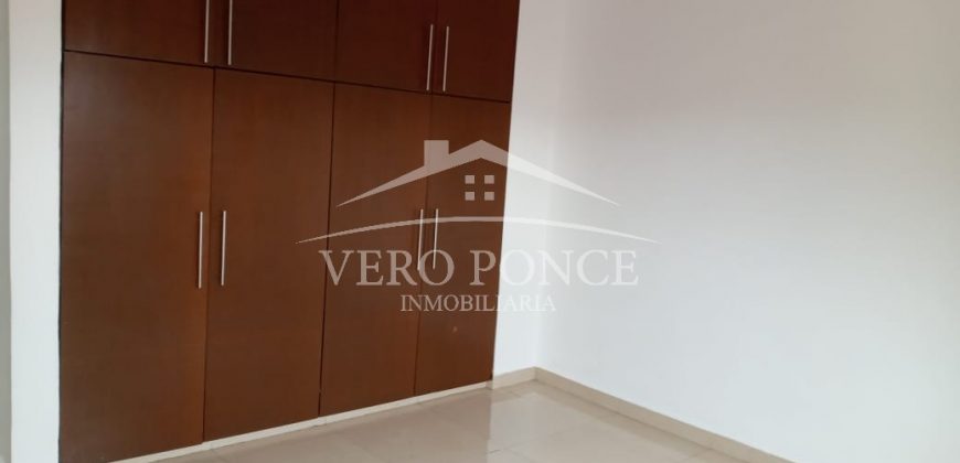 (Rentada) Fraccionamiento Tulipanes / Casa en Renta (20-480)