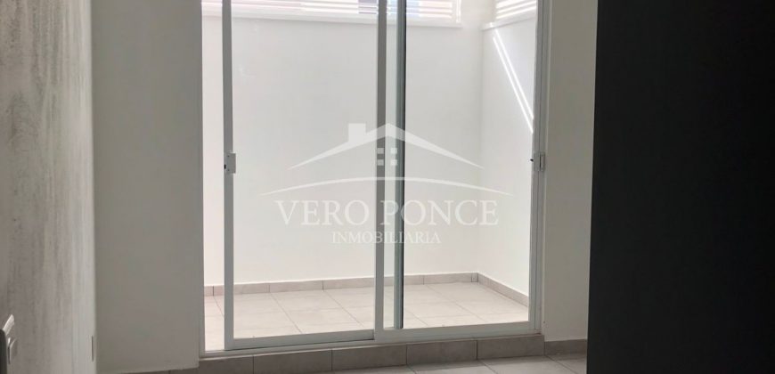 (Rentada) Fraccionamiento Ave del Paraíso / Casa en Renta (20-567)
