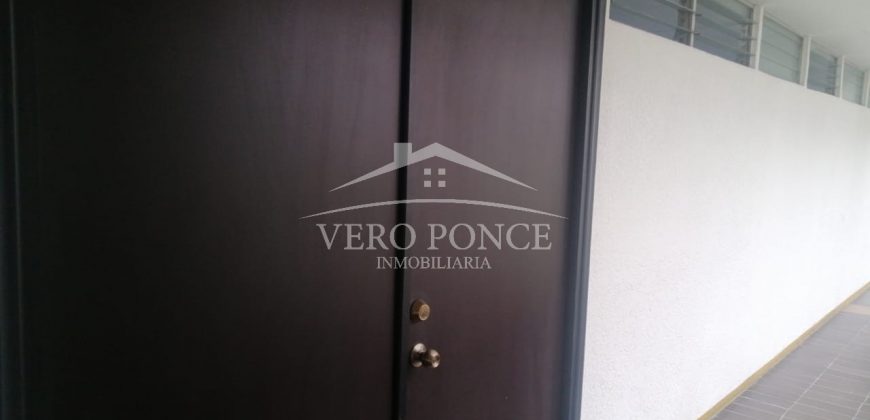 (Rentado) Plaza María Isabel / 98 m2 / Local en Renta (20-660)