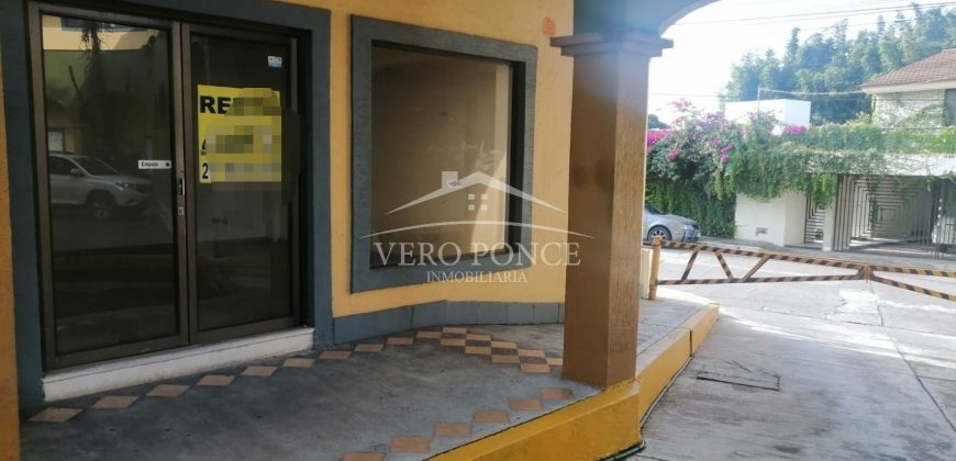 (Rentado) Plaza Fundadores / 50 m2 / Local en Renta (20-734)