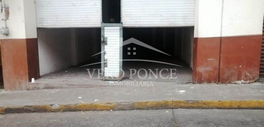(Rentada) Colonia Centro / Bodega en Renta (2210-136)