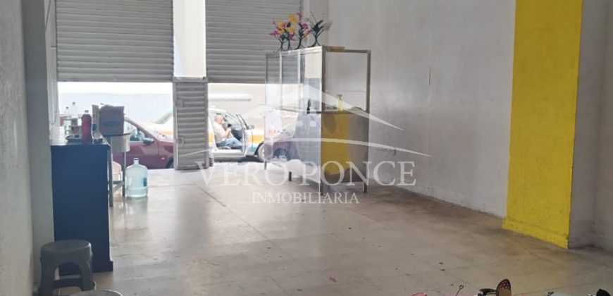 (Rentado) Calle 5 Avenida 4 / 100 m2 / Local en Renta (2210-541)