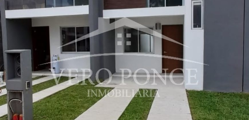 (Rentada) Altavista Residencial / Casa en Renta (2215-594)