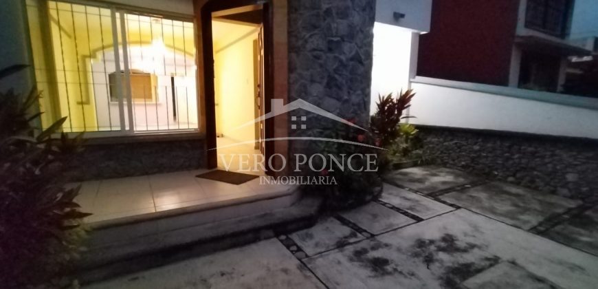 (Rentada) Fraccionamiento Lomas Verdes / Casa en Renta (2210-600)
