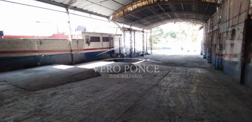 (Rentado) Zona Industrial / 975 m2 / Local en Renta (2210-623)