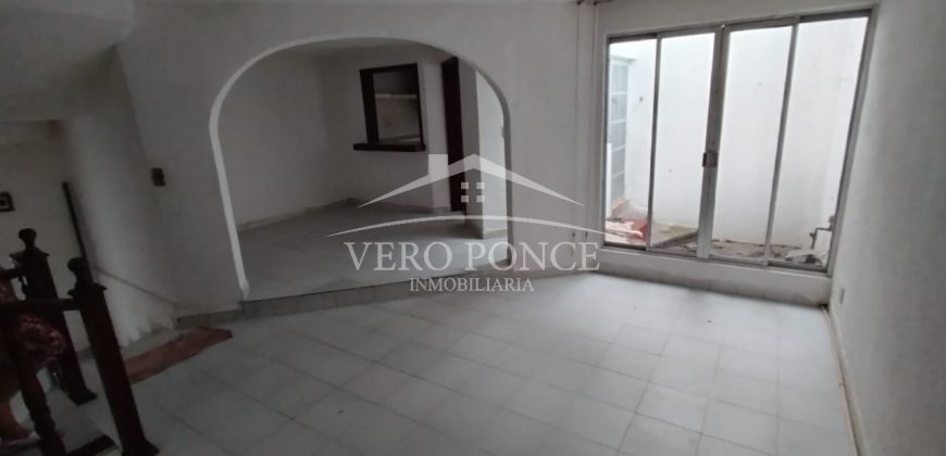 (Rentada) Colonia Centro / Casa en Renta (2201-633)