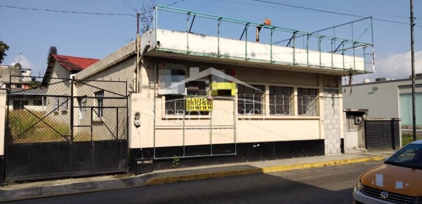 (Rentado) Calle 10 Avenida 1 / Local en Renta (2310-708)