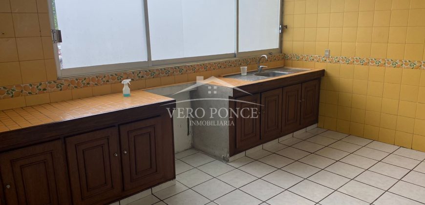 (Rentada) Jardínes de la Alameda / Casa en Renta (2303-741)