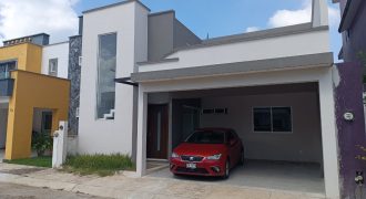 Fraccionamiento Ave de Paraíso / Casa en Venta (2301-833) Fraccionamiento Ave de Paraíso / Casa en Venta (2301-833)