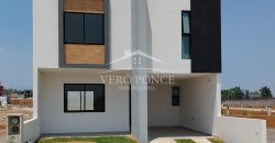 Fraccionamiento Villa Paraiso / Casa en Venta (2401-954)