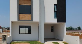 Fraccionamiento Villa Paraiso / Casa en Venta (2401-954) Fraccionamiento Villa Paraiso / Casa en Venta (2401-954)
