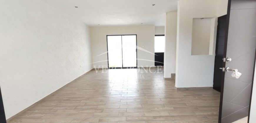 Fraccionamiento Villa Paraiso / Casa en Venta (2401-954)