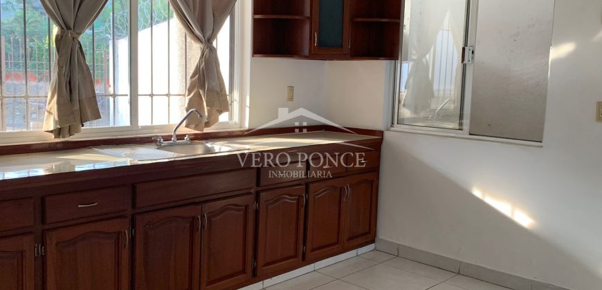 (Rentada) Fraccionamiento Virginia / Casa en Renta (2401-220)