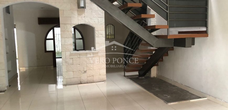 Unidad Jardín / Casa en Venta (2424-246)