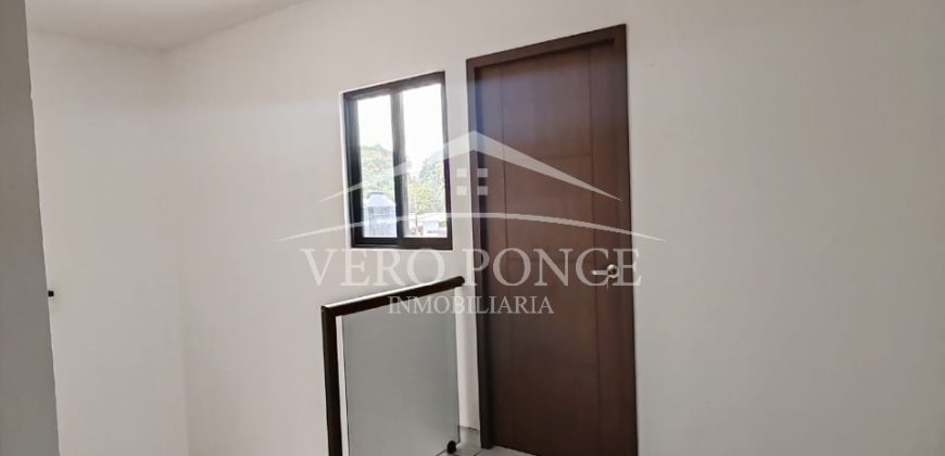 Villa Los Fresnos / Casa en Venta (2510-156)