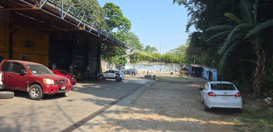 Zona Panteón Municipal / Terreno con Construcción en Venta (2501-167)