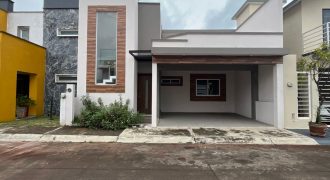 Fracc Ave de Paraíso / Casa en Venta (2601-220)