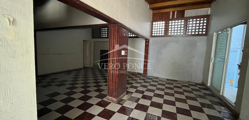 Calle 8 Avenida 5 / Casa + Local en Renta (2601-240)