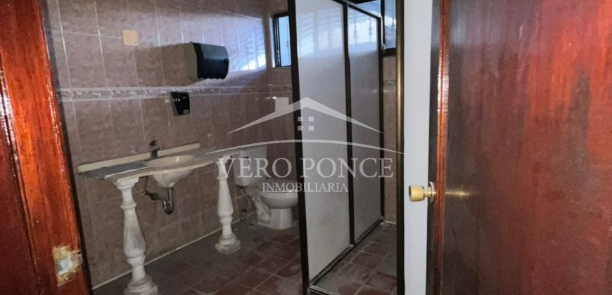 Calle 8 Avenida 5 / Casa + Local en Renta (2601-240)