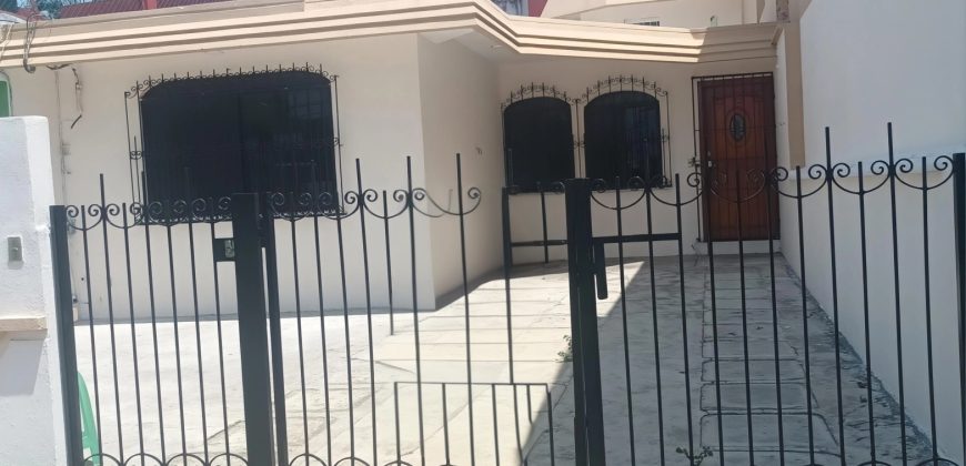Lomas Verdes / Casa en Renta (2601-347)